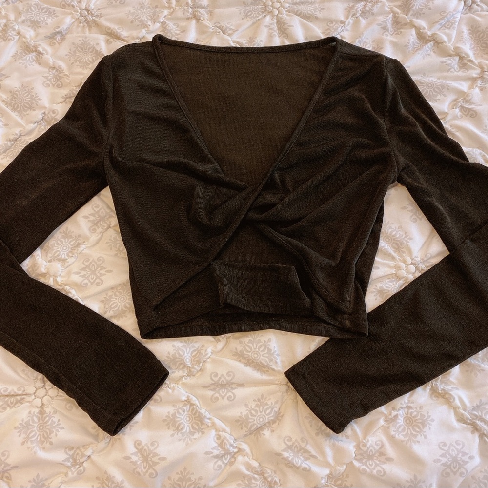 Black long sleeves cut out crop top